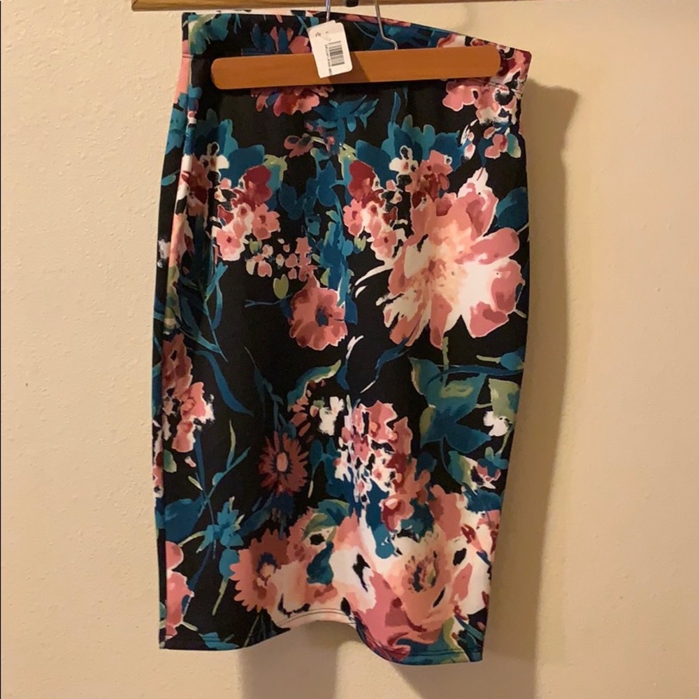 NWT LARA pencil skirt. Blue and purple flowers